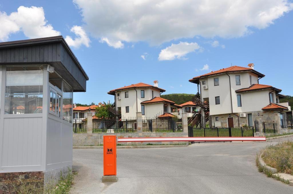 Villa Nina - Bay View Villas Kosharitsa エクステリア 写真